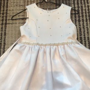 White 1st communion or flower girl dress with veil